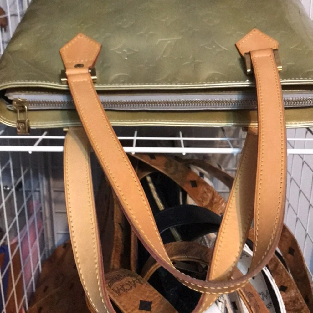 Authentic Louis Vuitton Houston vernis LV Purse - Picture 3 of 16